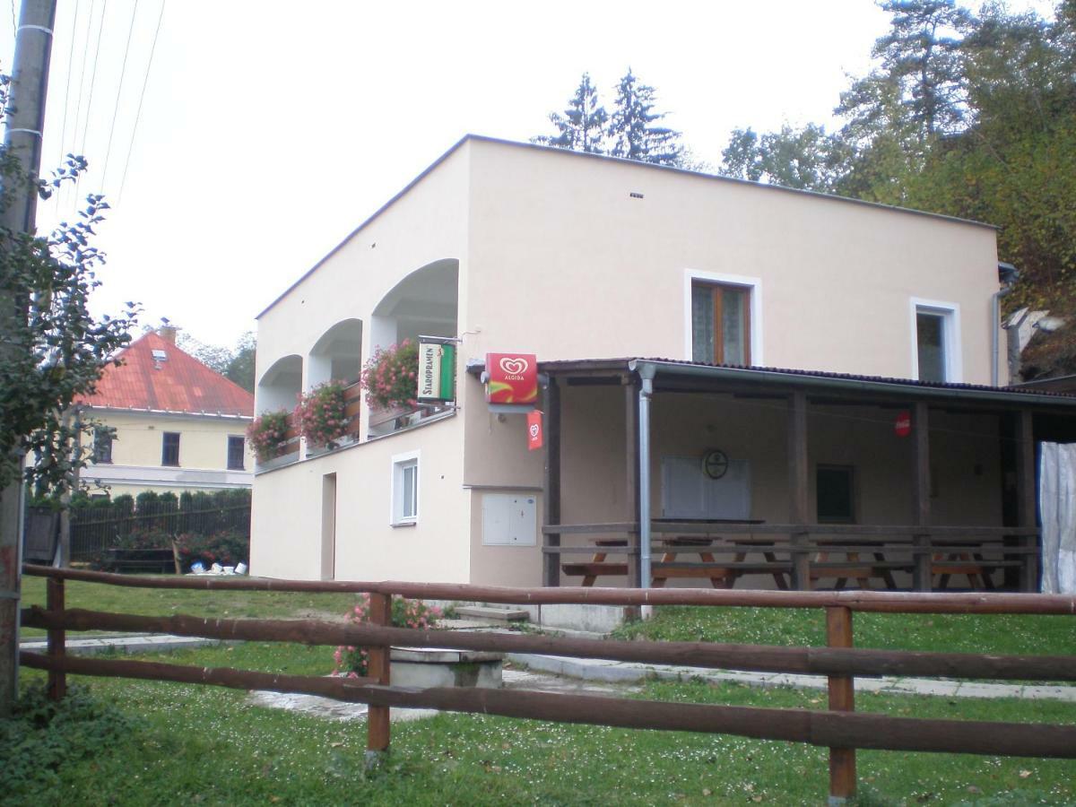 Ubytovani Pod Hradem Dobronice 111 Bagian luar foto